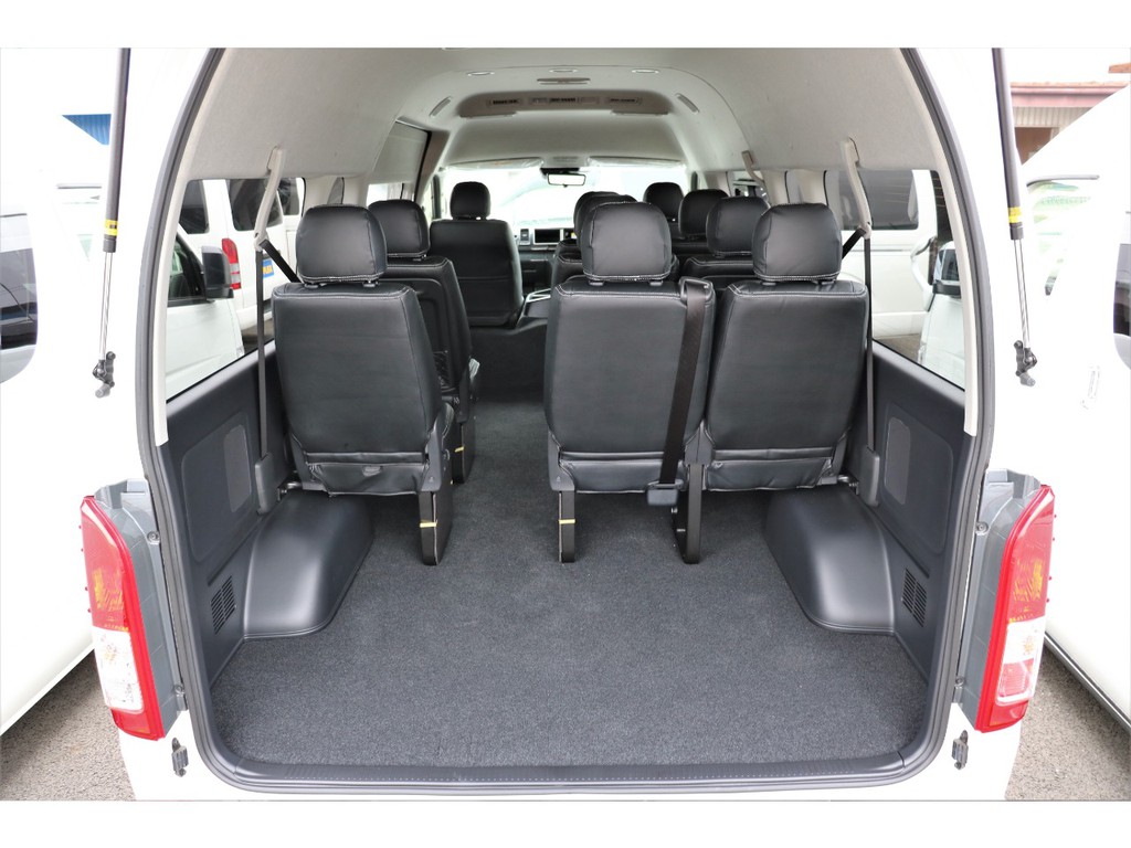 10人乗っても荷室をしっかりと確保されており遠出などには最適です！