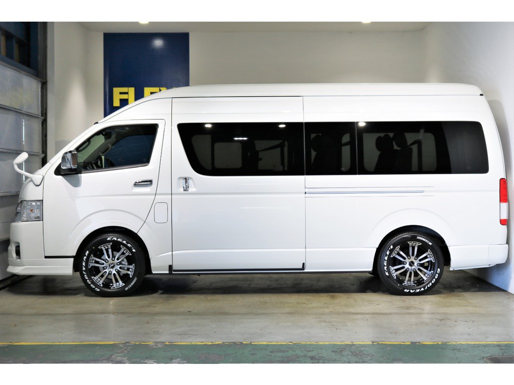 通常のハイエースより乗り降りもしやすいです♪