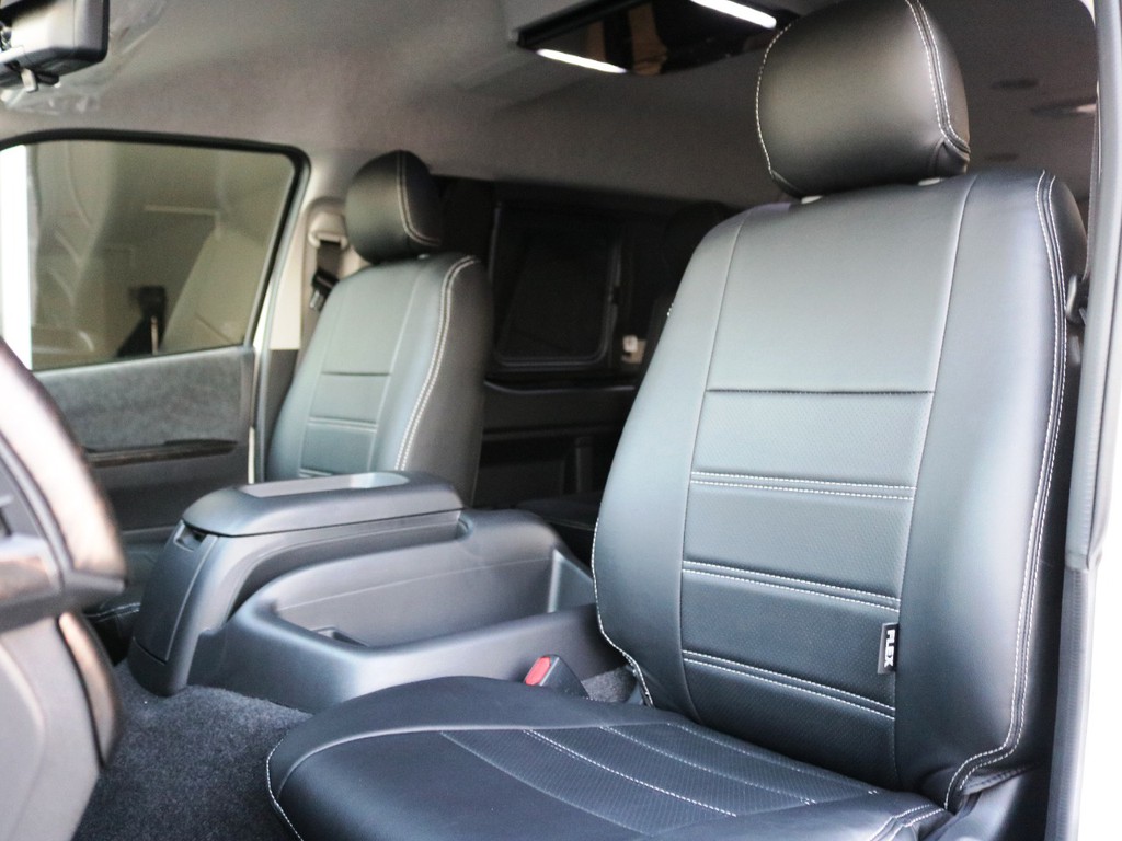 全席　黒革調シートカバー装着済み♪