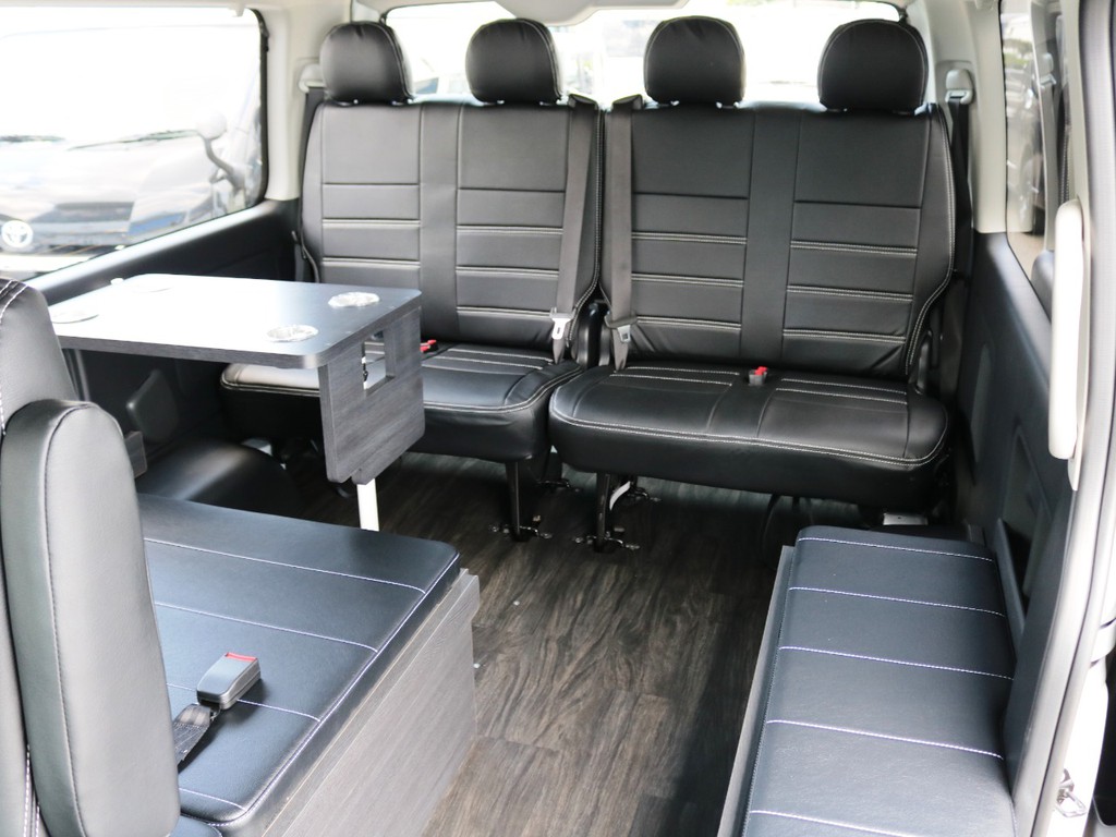 脱着式サイドテーブルを囲んでのリビング展開も可能です♪