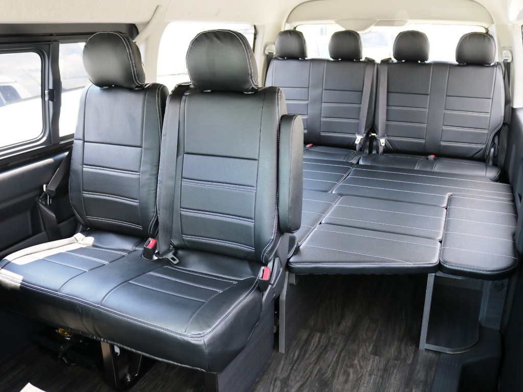 オリジナルベッドや脱着式サイドテーブルを装備した内装アレンジ【Ｖｅｒ１】！