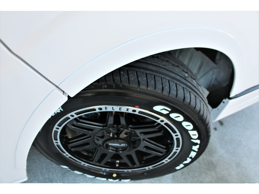 オリジナルＤｅｌｆｉｎｏＬｉｎｅオーバーフェンダーで車高を低く魅せかっこいいデザインに！！