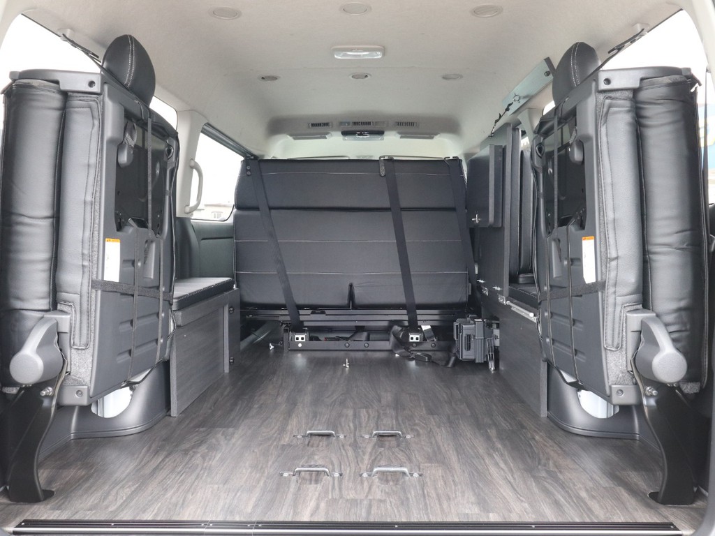 4列目跳ね上げでラゲッジスペースもシッカリと確保出来ます！