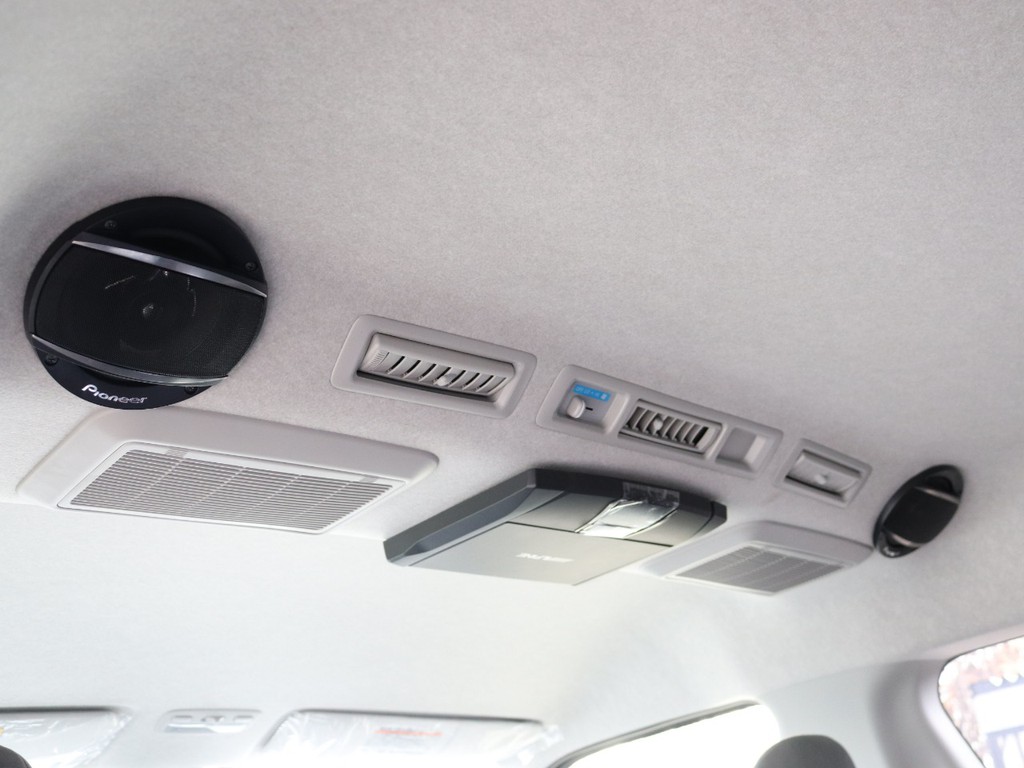 リアスピーカーも完備！