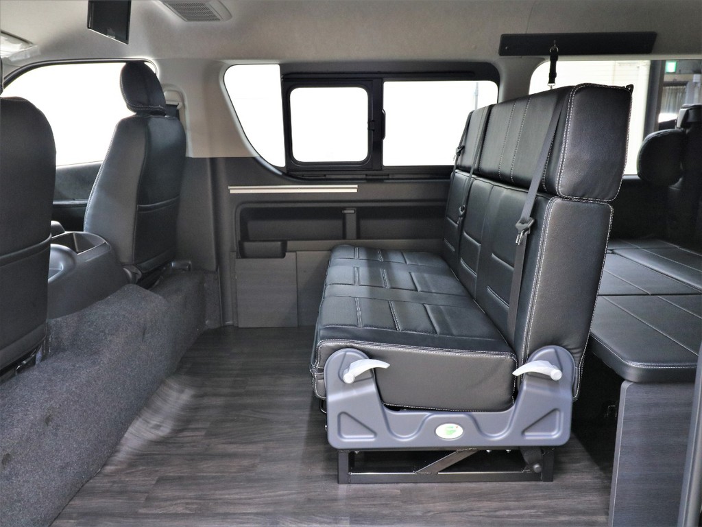 ２列目シートは前後はもちろん、左右にもスライド出来ます！