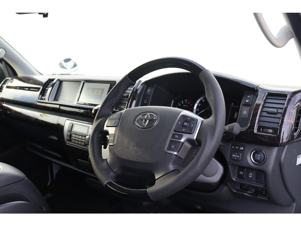 黒木目コンビハンドル　黒木目シフトノブでドレスアップ済み