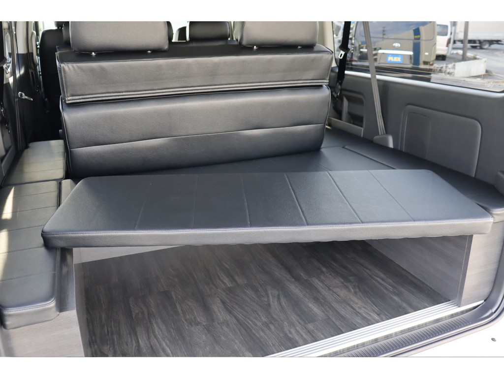 マットを外せば広いラゲッジスペースが出現