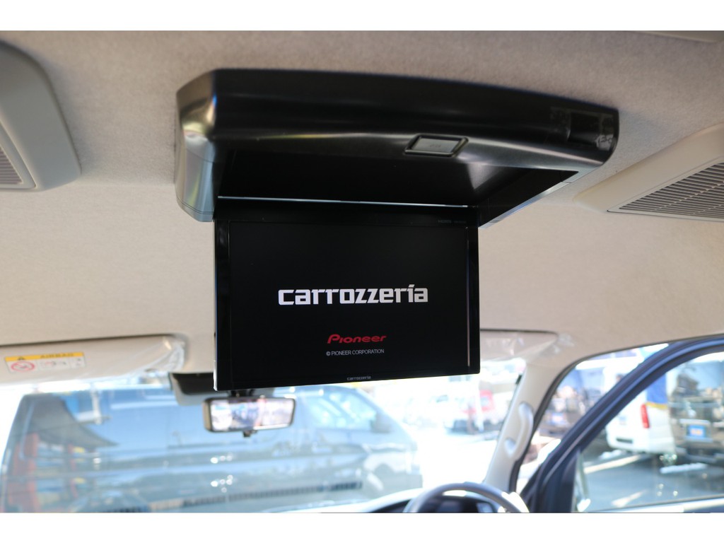 後席用フリップダウンモニターも忘れていません♪