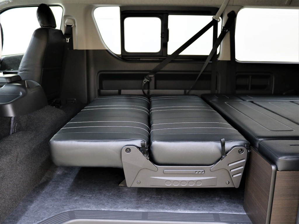 ２列目シートはフルフラットにすることも可能です！