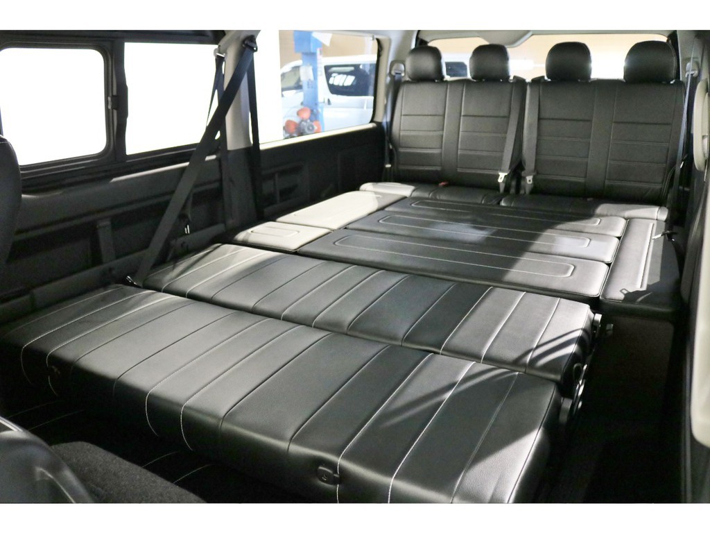 ベット状態はご覧の通り4列目シートまで広々とした空間が現れます！