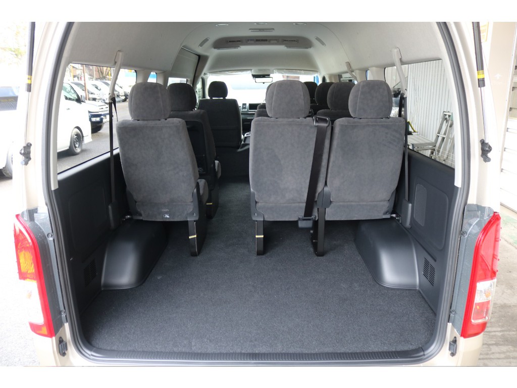 10人乗っても荷室をしっかりと確保されており遠出などには最適です！