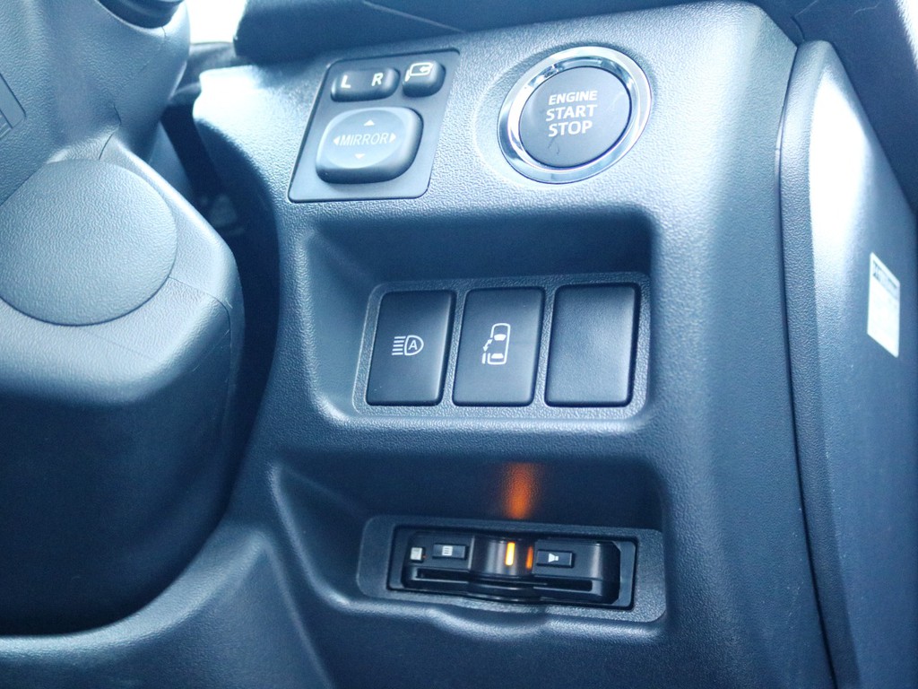 プッシュスタートシステム標準装備！メーカーオプションのパワースライドドアも装備されております♪