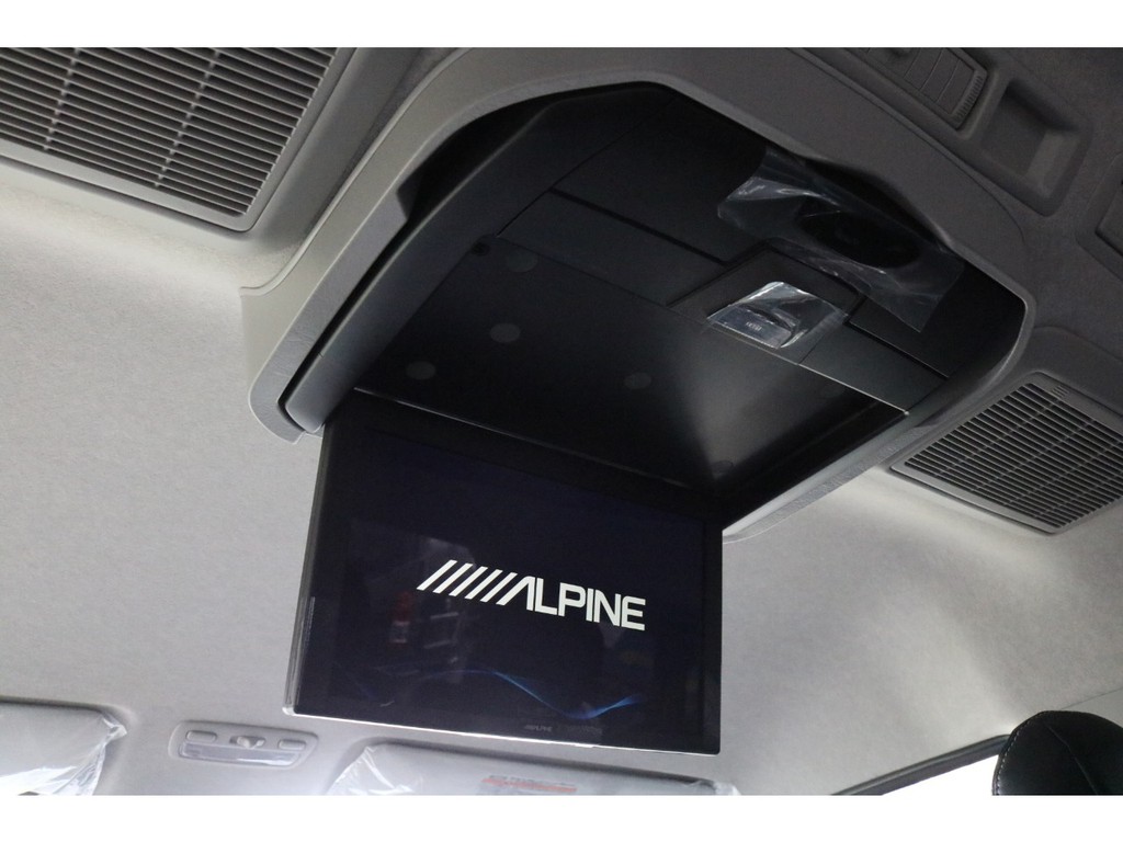 ＡＬＰＩＮＥ製12.8インチフリップダウンモニター完備！