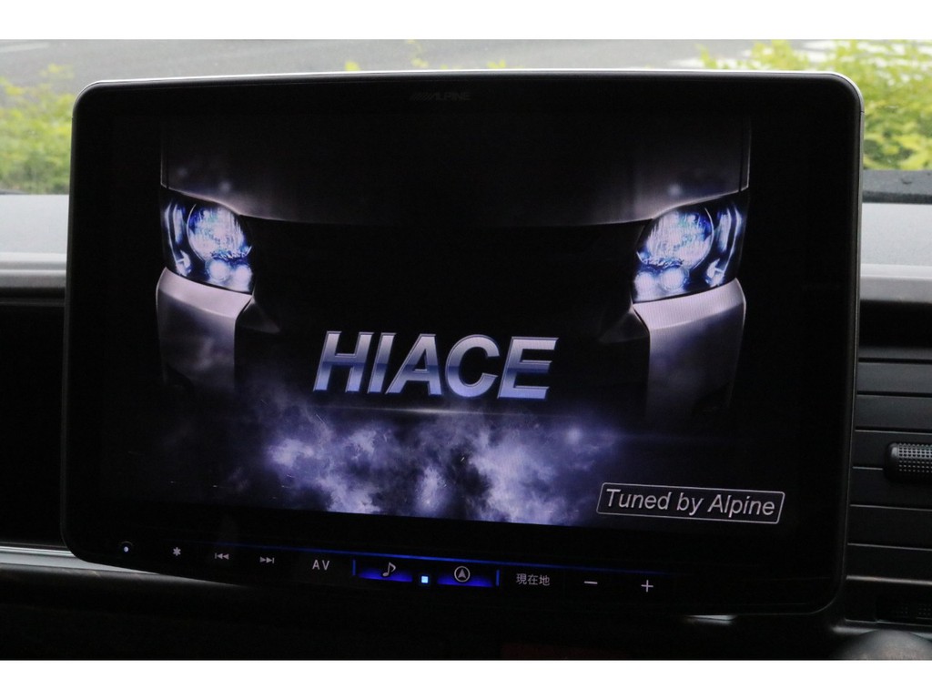 新品ＡＬＰＩＮＥ１１インチフローティングナビＴＶをセット！