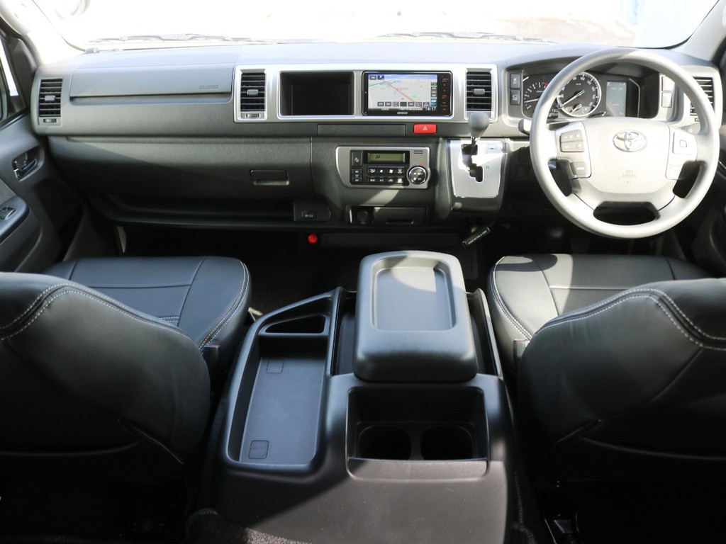 シンプルにカスタムを施した一台が入庫いたしました♪