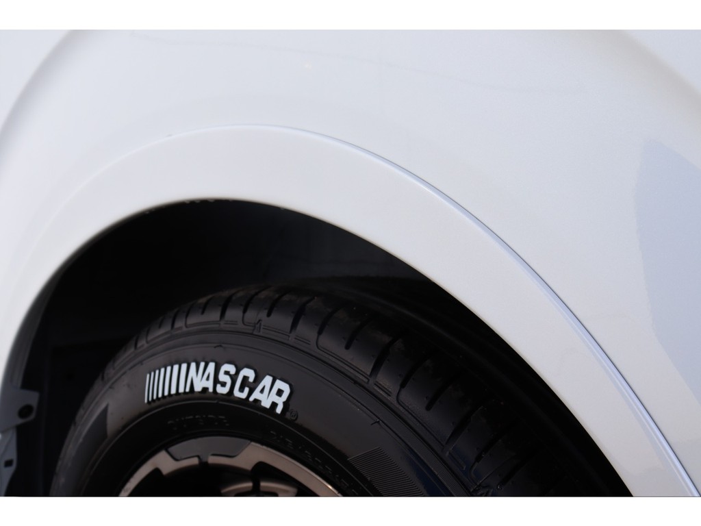 1.5インチローダウン施工済み！オリジナルオーバーフェンダーがさらにローダウン視覚効果を演出♪