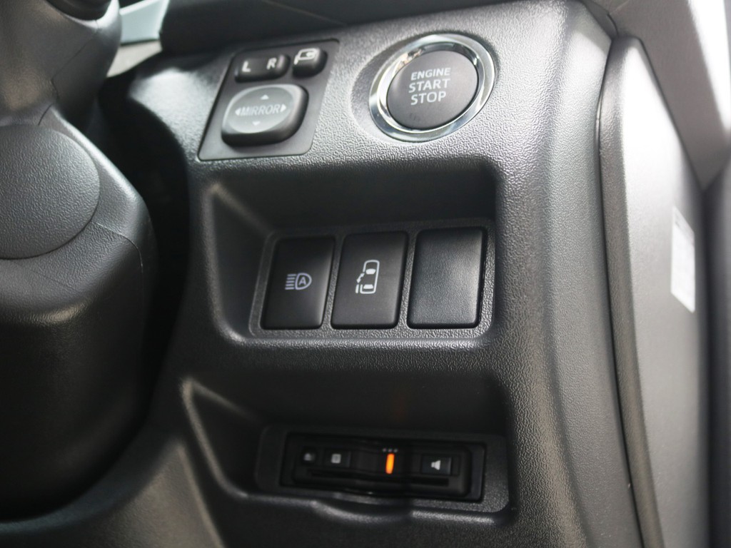 プッシュスタートシステム標準装備！メーカーオプションのパワースライドドアも装備されております♪