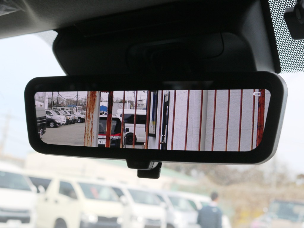 メーカーオプション　デジタルインナーミラー！車両後方の映像を常にミラーに映し出します♪
