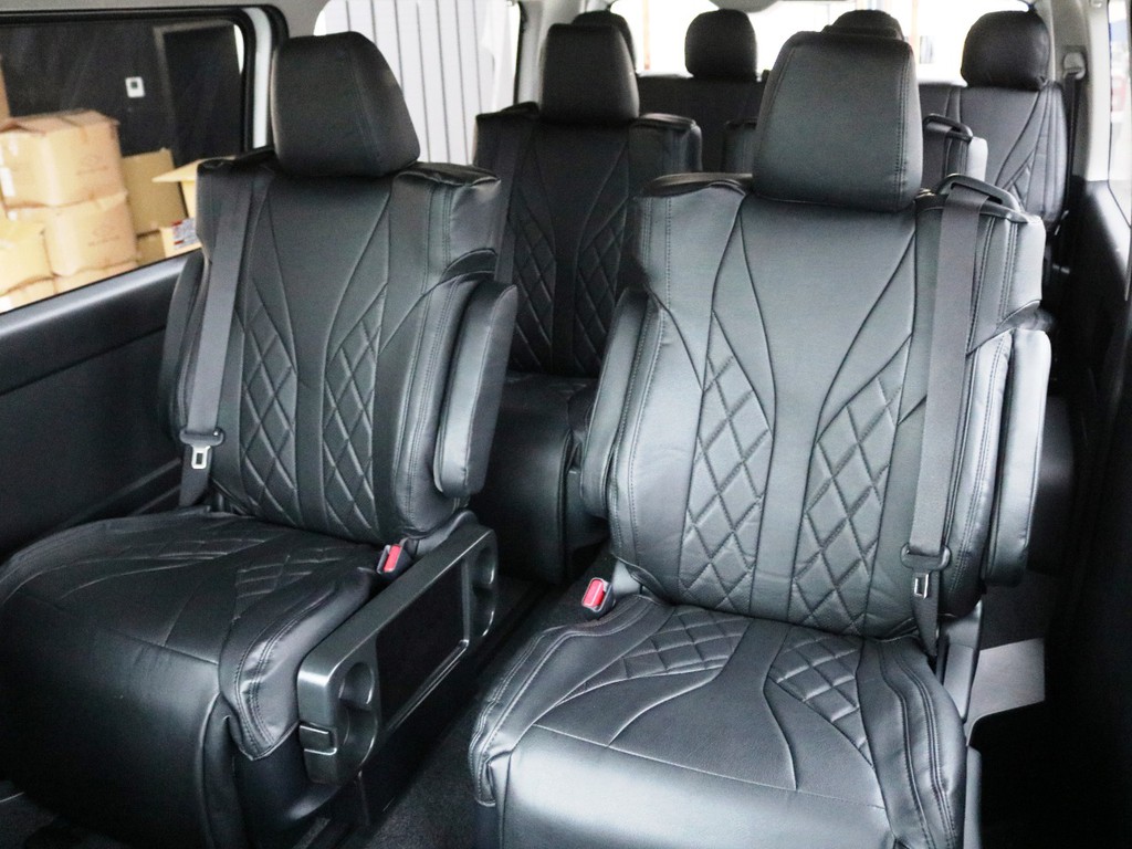 キャプテンシート×４脚を装備した特別架装車【ファインテックツアラー】！