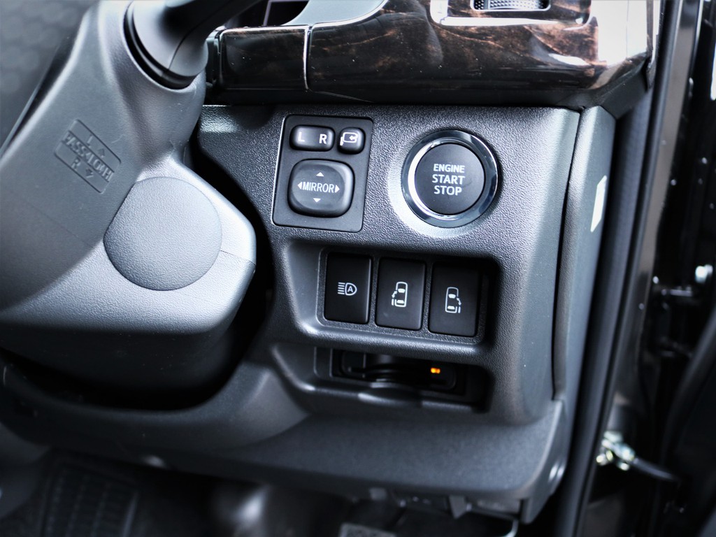 プッシュスタート、両側パワースライドドア！