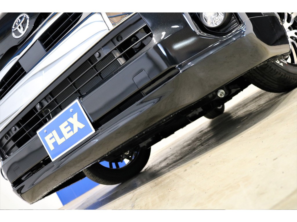 ４１５コブラ製クリーンルック３スポイラーでフェイスもバッチリ！！張り出していないので擦る心配も減りますね！