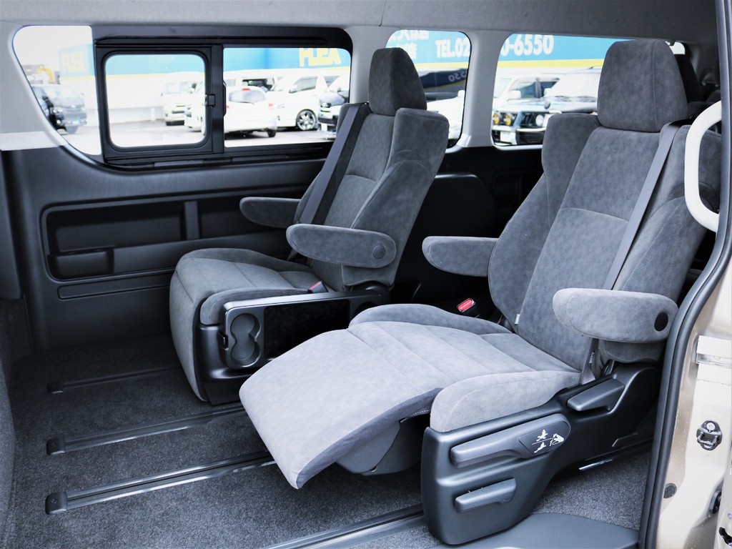 オットマン機能付きキャプテンシート！