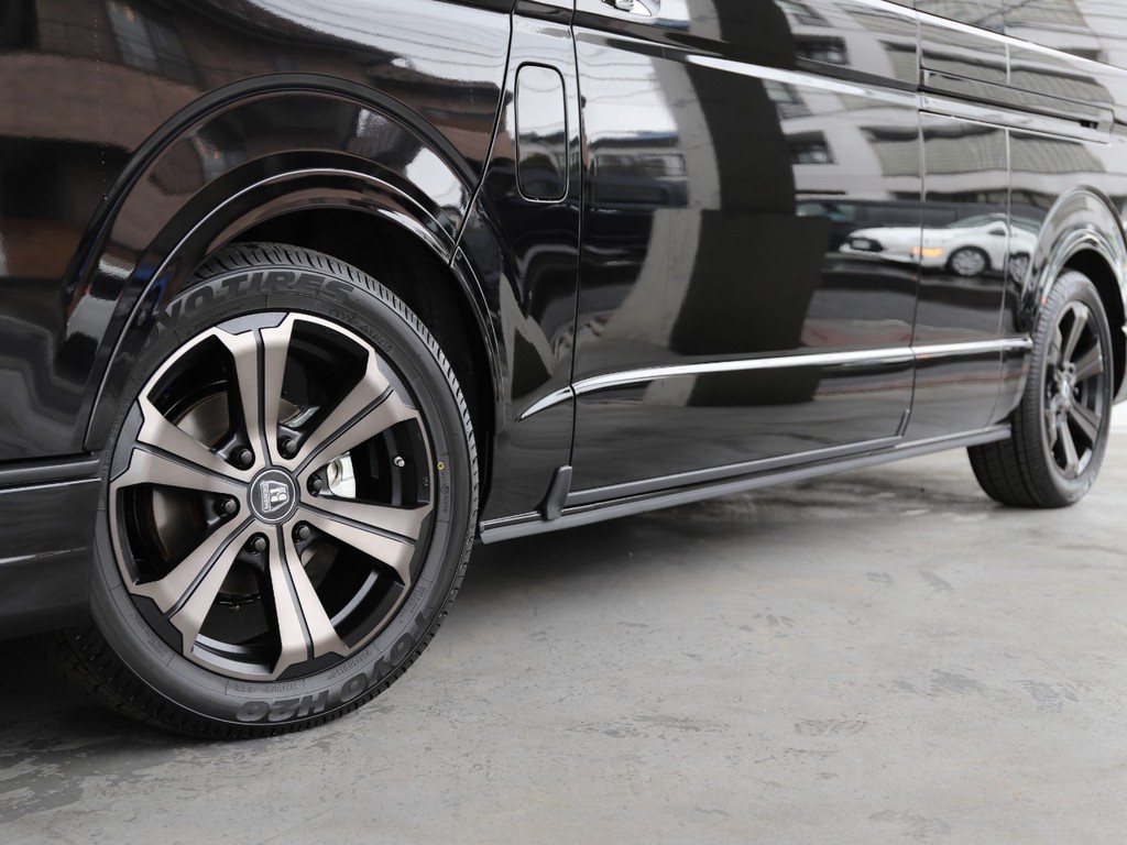 FLEXオリジナルバルベロ　１８インチアルミホイール　TOYO　H20