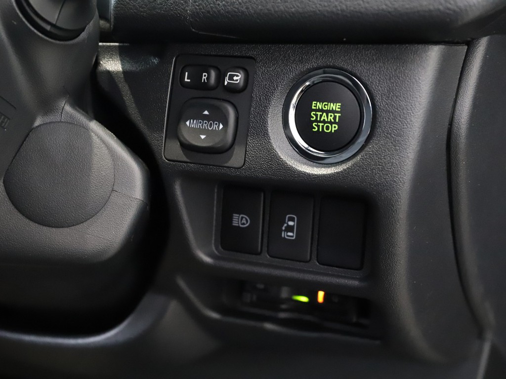 スマートキー　プッシュスタート　オートマチックハイビーム