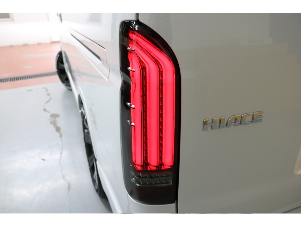 新車ハイエースワゴンＧＬアレンジＡＳシート施工ツインナビパッケージ装備フレックスオリジナルパーツ多数装備済みの１台入庫！！
