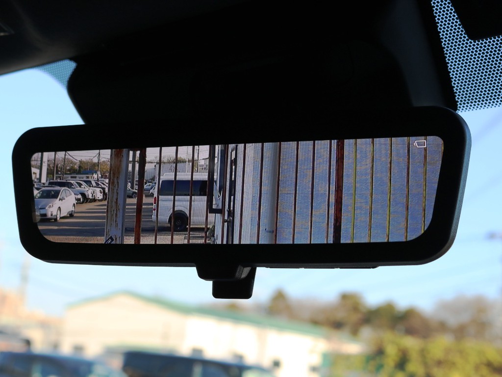 メーカーオプション　デジタルインナーミラー！車両後方の映像を常にミラーに映し出します♪