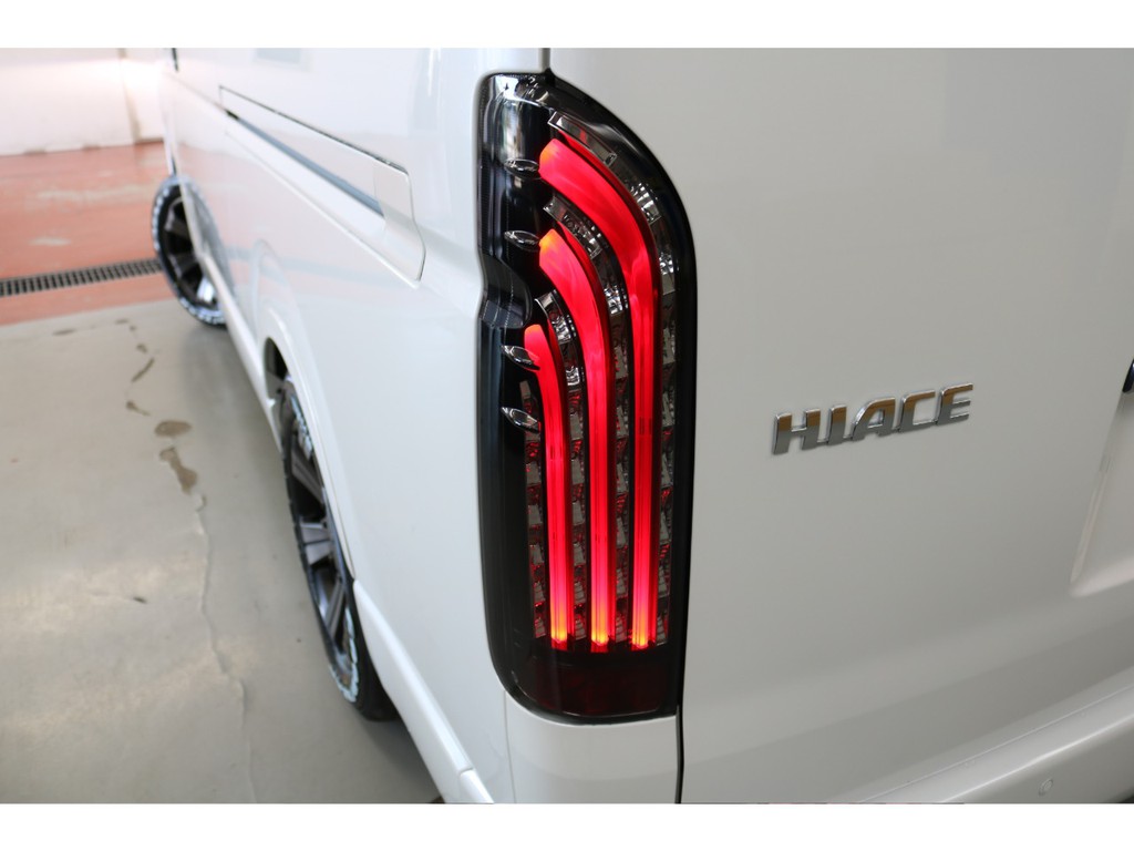 新車ハイエースワゴンＧＬ２ＷＤＶｅｒ１シートアレンジ施工ツインナビパッケージ完成！！フレックスオリジナルパーツで作成した１台になります！！