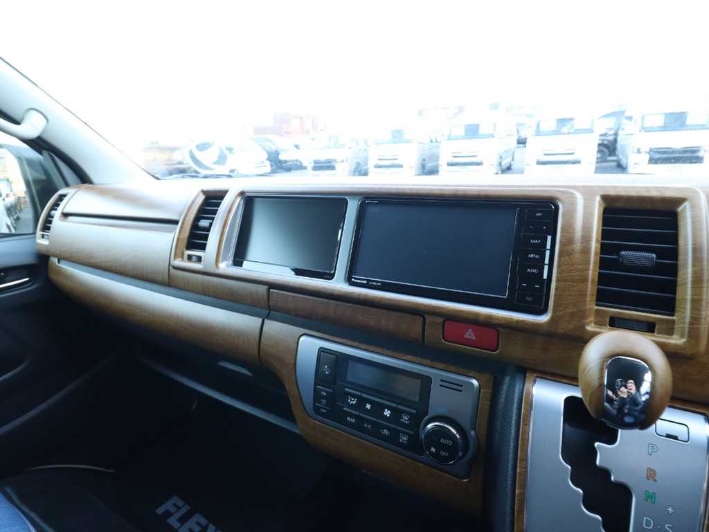 黄木目インテリアパネルを装着！