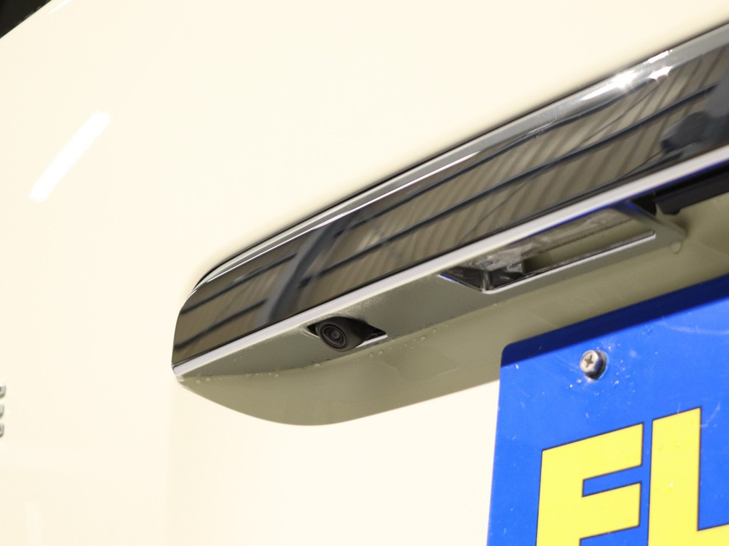 もちろんバックカメラも付いております！