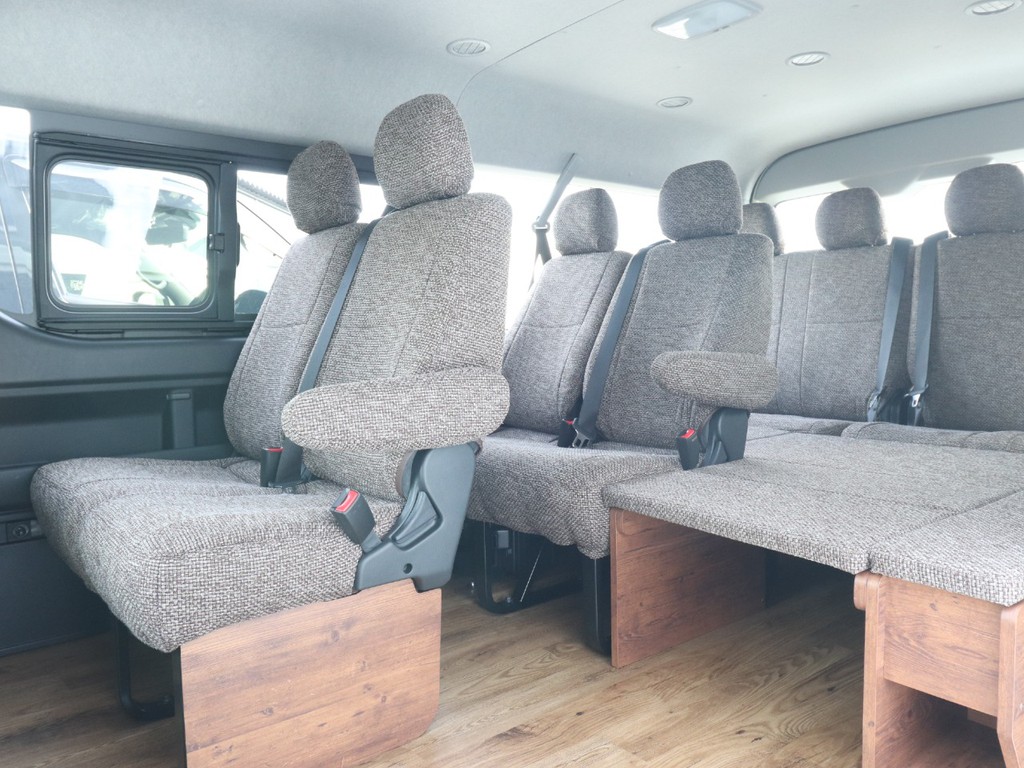 通常の10人乗りとしてもご利用いただけます。