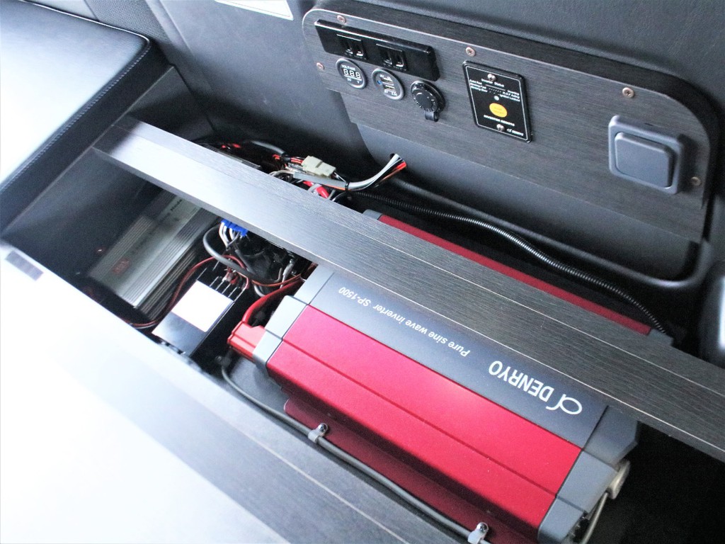 1500Wのインバーターを装備することで、ワット数の高い家電もお使い頂けます！これで車中泊の快適さも一気に変わりますね！