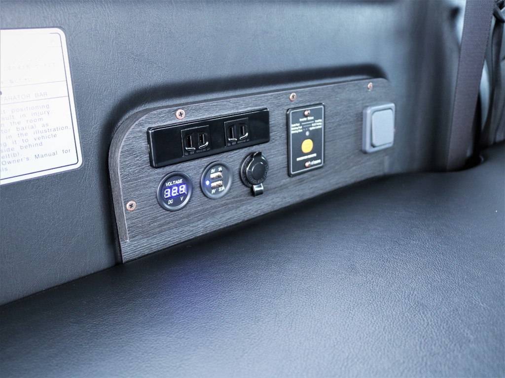 インバーター１５００Ｗ、ＵＳＢ等装着済み！