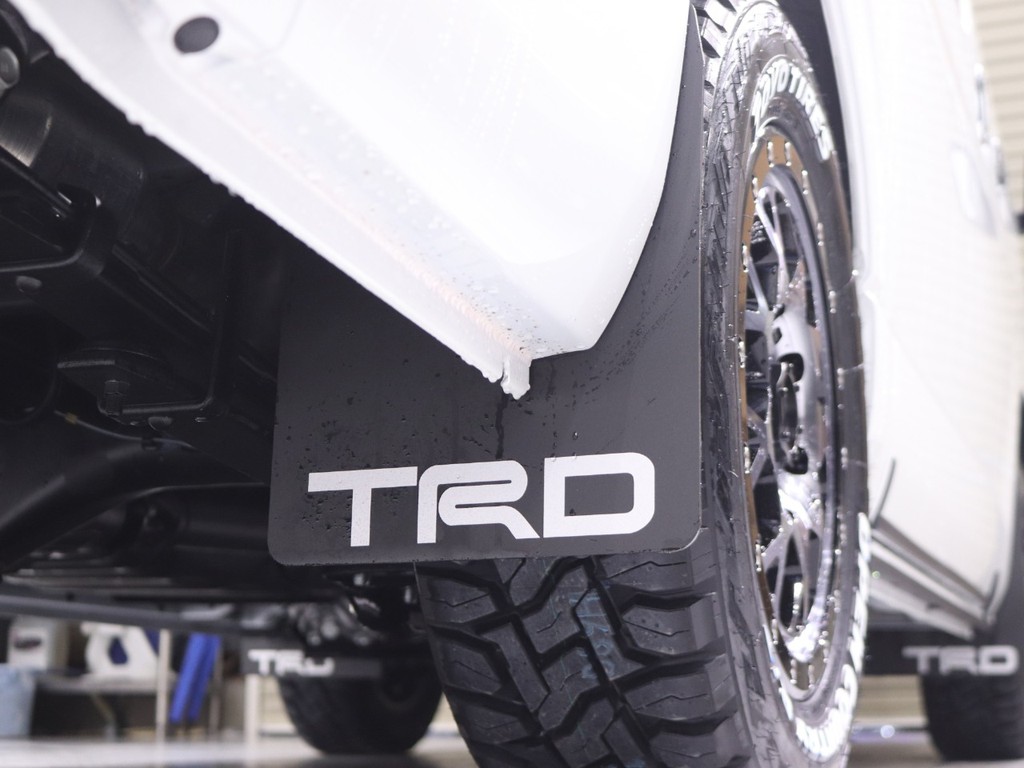 TRDマッドフラップをインストール！