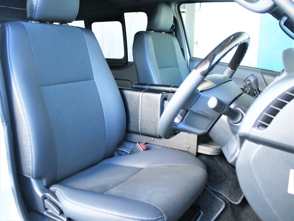 特別仕様車ダークプライムⅡ標準装備のハーフレザーシートを装備しております！