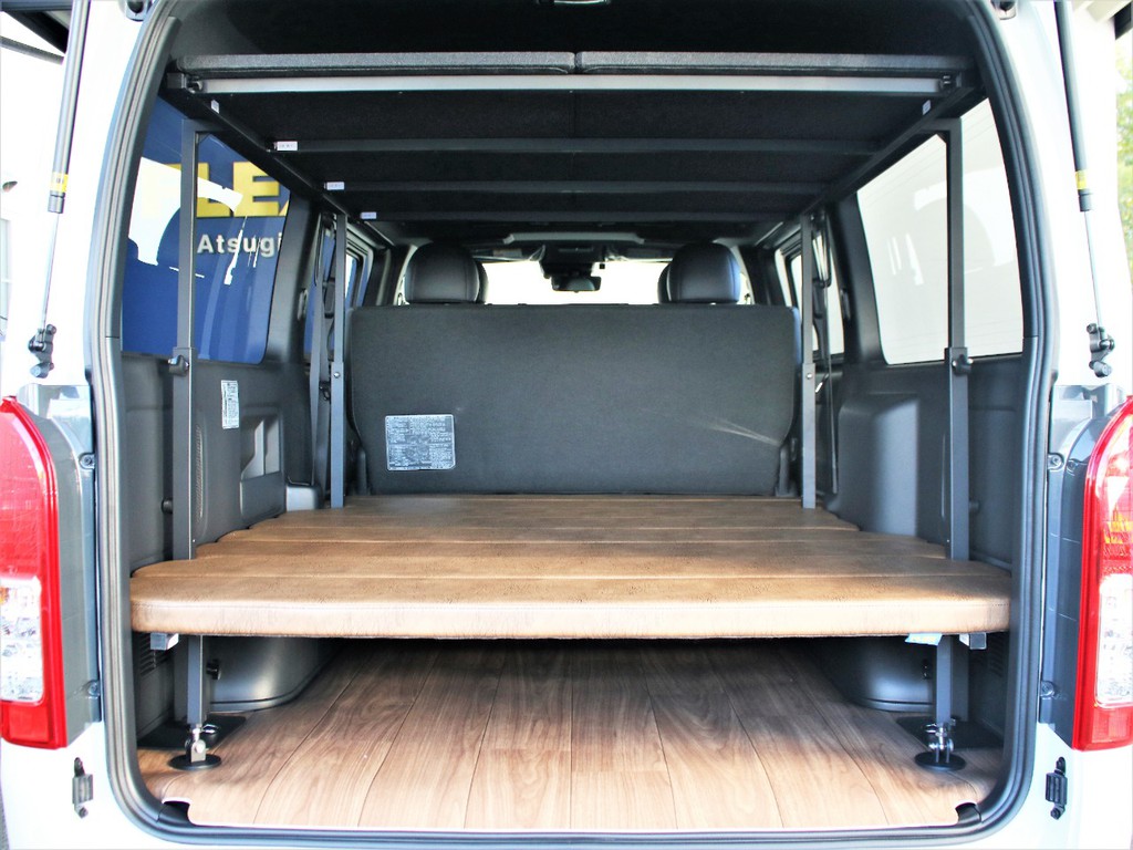ＤＯＧＶＡＮオリジナルベットキットを装備しております！高さ調整可能な2段式のベットキットになっております！