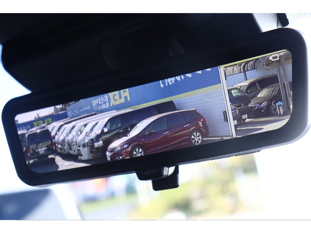 メーカーオプション”デジタルインナーミラー”荷室が満載でも後方視界は良好です！！