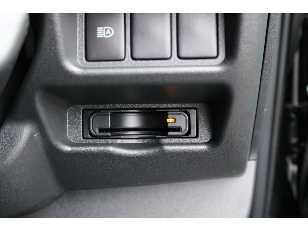 ETCは運転席側にビルトイン式ですのですぐにお出かけできちゃう仕様になっております！