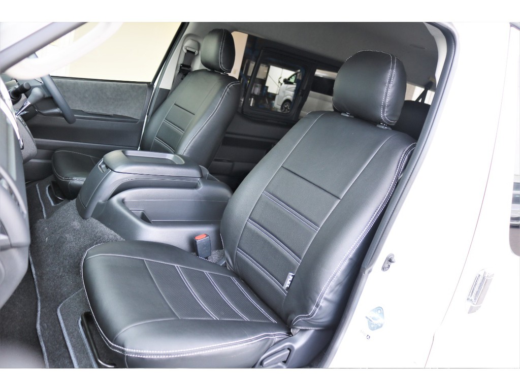 フロントはシートカバーを装着して高級感アップ！