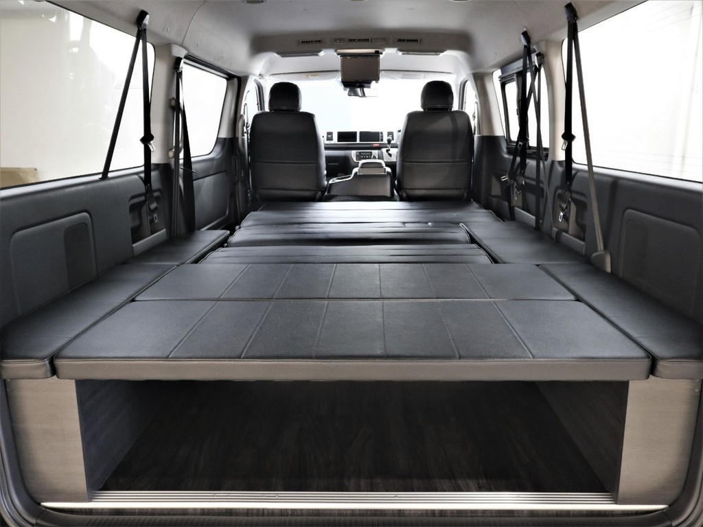 フルフラットで車中泊なども楽しめます！