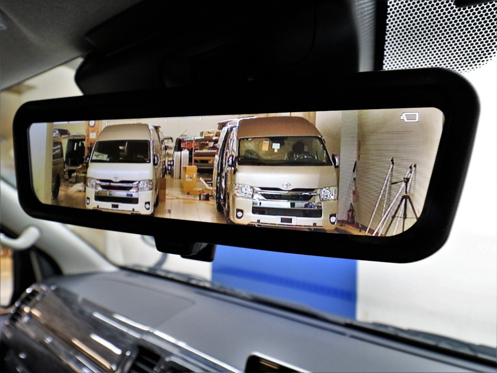 デジタルインナーミラー！鏡面式にも切り替え可能です！