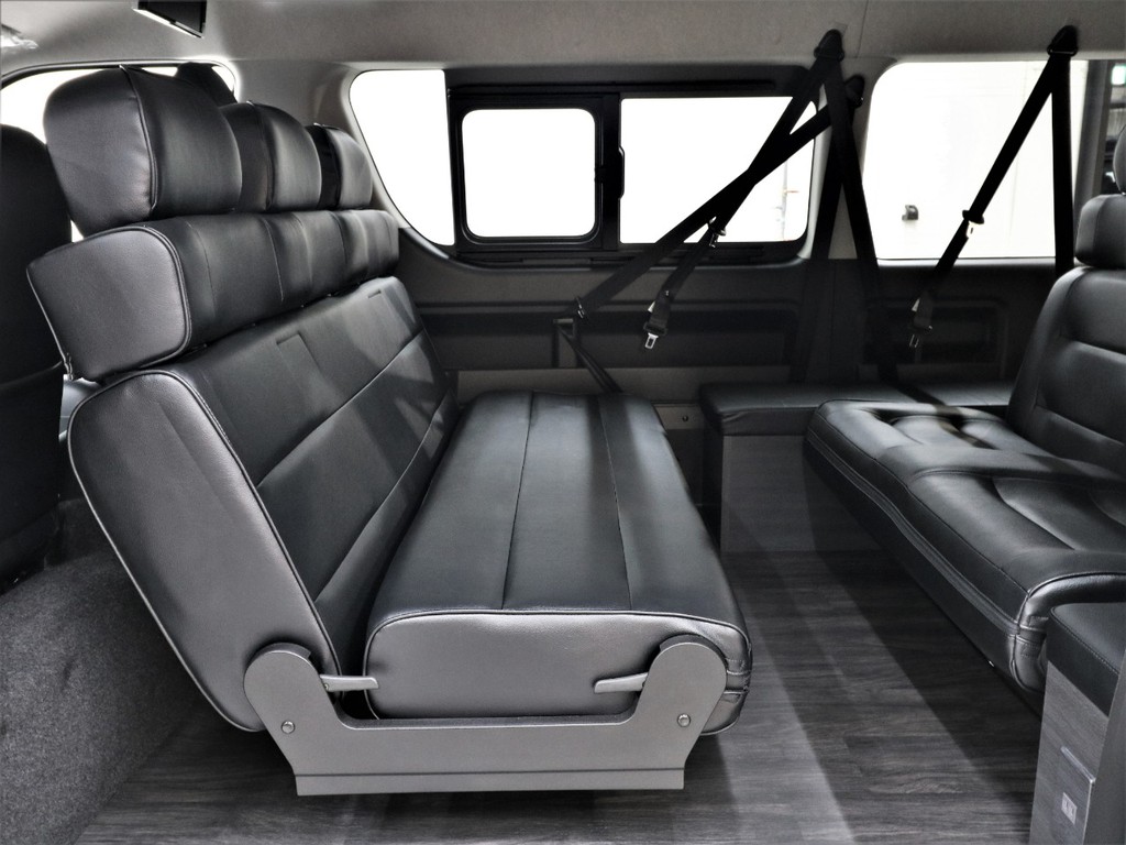 対面式にもできる２列目シート！