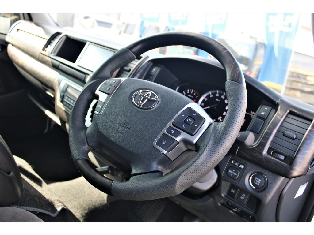 オリジナル艶消しマホガニー黒木目ステアリングはガングリップで握りやすい！！