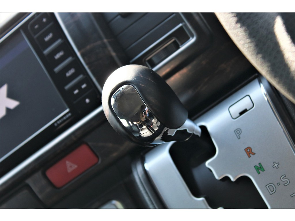 オリジナル艶消しマホガニー黒木目シフトノブで小さなパーツもおしゃれに！！