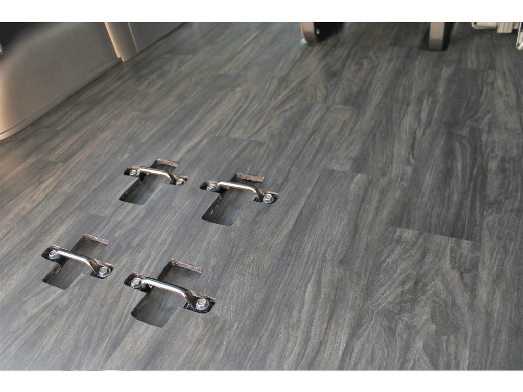 重歩行用黒カリン床張り施工でおしゃれなフロアに！！お手入れも簡単！