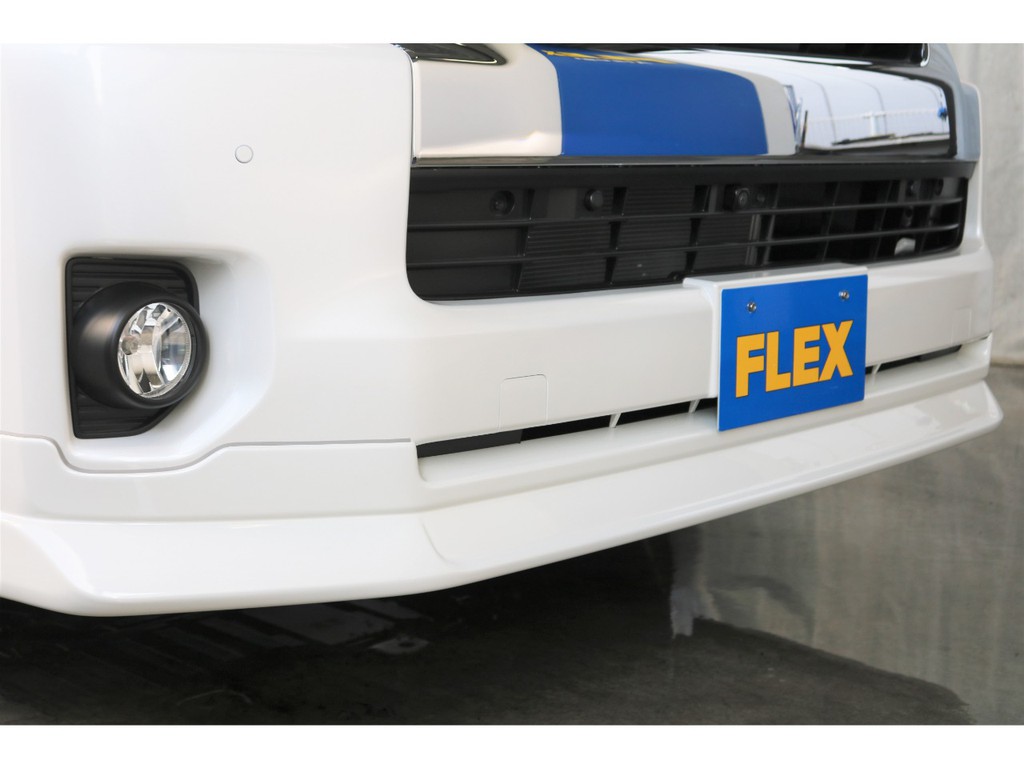 FLEXオリジナルのフロントリップスポイラーを装備しております！フロント周りもスッキリとした印象となります！