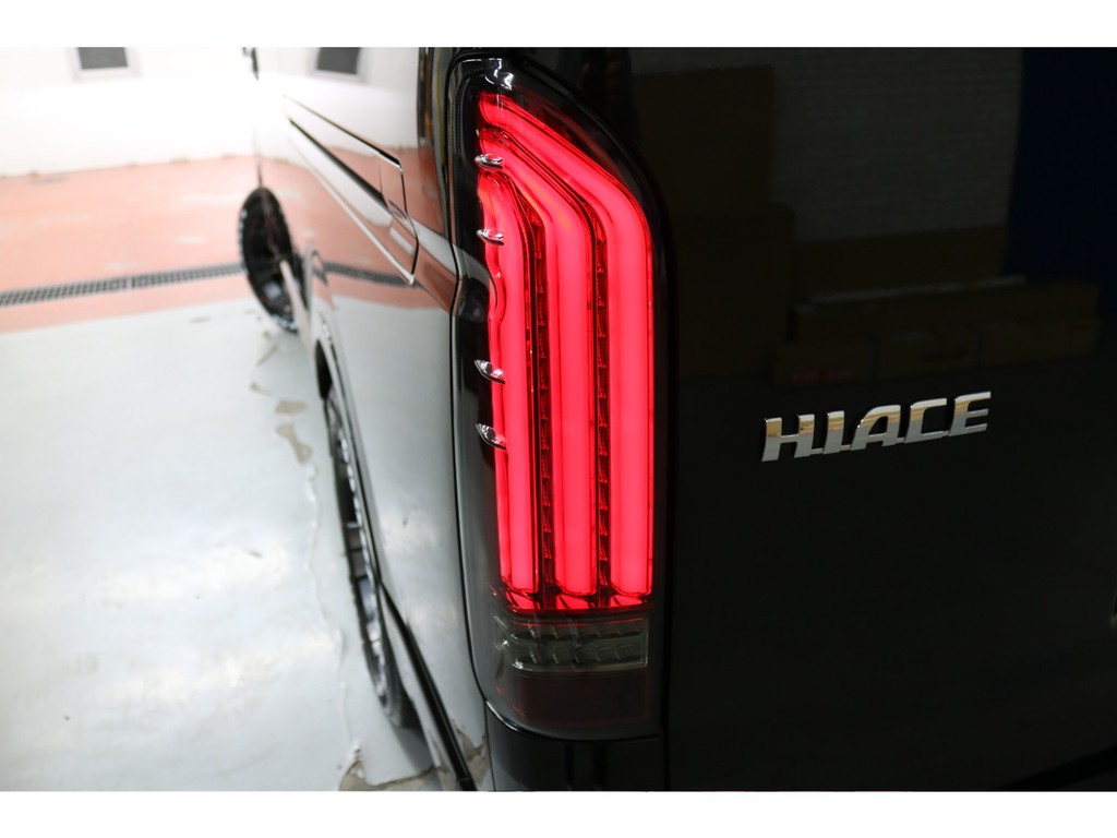 新車ハイエースワゴンＧＬファミリーに好評のＶｅｒ１シートアレンジツインナビパッケージ完成致しました！！フレックスオリジナルパーツ多数装備済み！！店頭在庫車、即ご納車もご対応可能になります！！